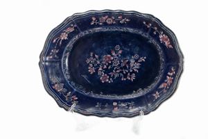 Polychrome porcelain plate with floral decoration, China, late 18th century