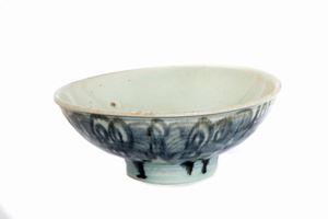  - Ciotola in porcellana bianca e blu, Cina periodo Ming - Qing