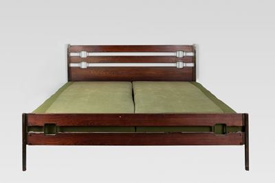 Letto matrimoniale in legno con telaio bronzato, circa 1960