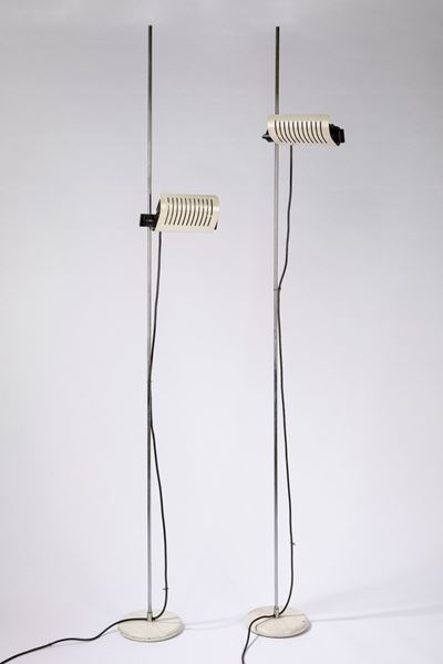Due lampade da terra modello 626, metallo verniciato