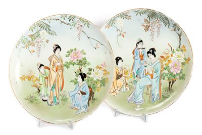Giappone, Coppia di piatti in porcellana policroma, periodo Meiji - Taisho