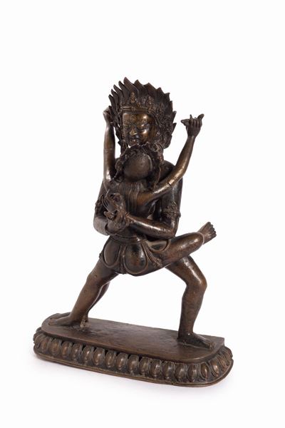 Scultura tibetana in bronzo raffigurante Mahakala, cm 39 x 28
