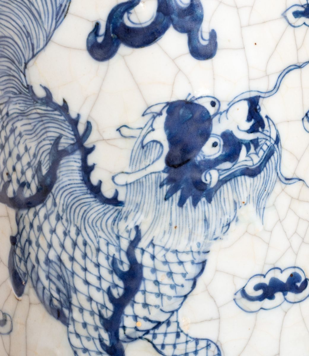 Vaso in porcellana bianca e blu, Cina, XIX secolo, altezza 46 cm