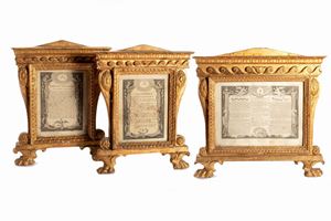  - Lotto di tre cartaglorie in legno dorato, secolo XVIII