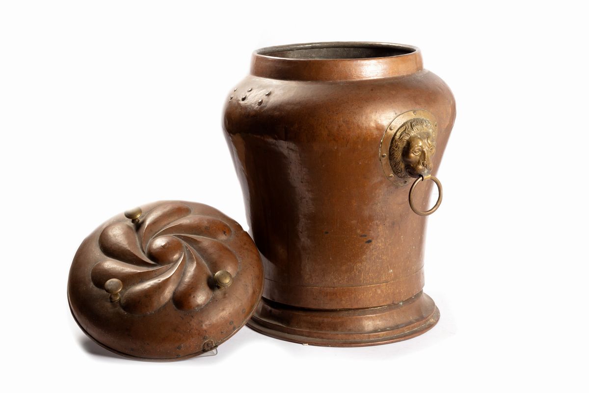 Antico Vaso in Rame con Coperchio