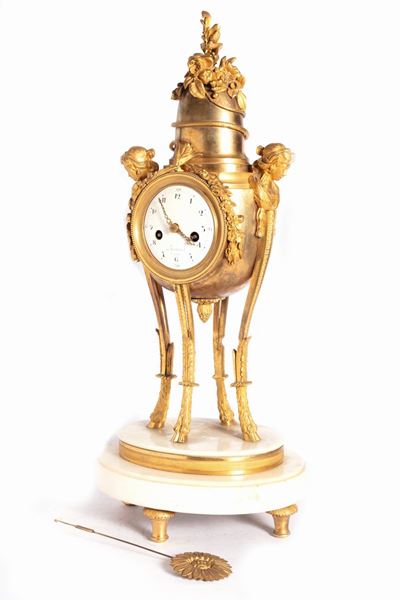 Pendola in Bronzo Dorato, Francia Fine Secolo XVIII - Inizi Secolo XIX