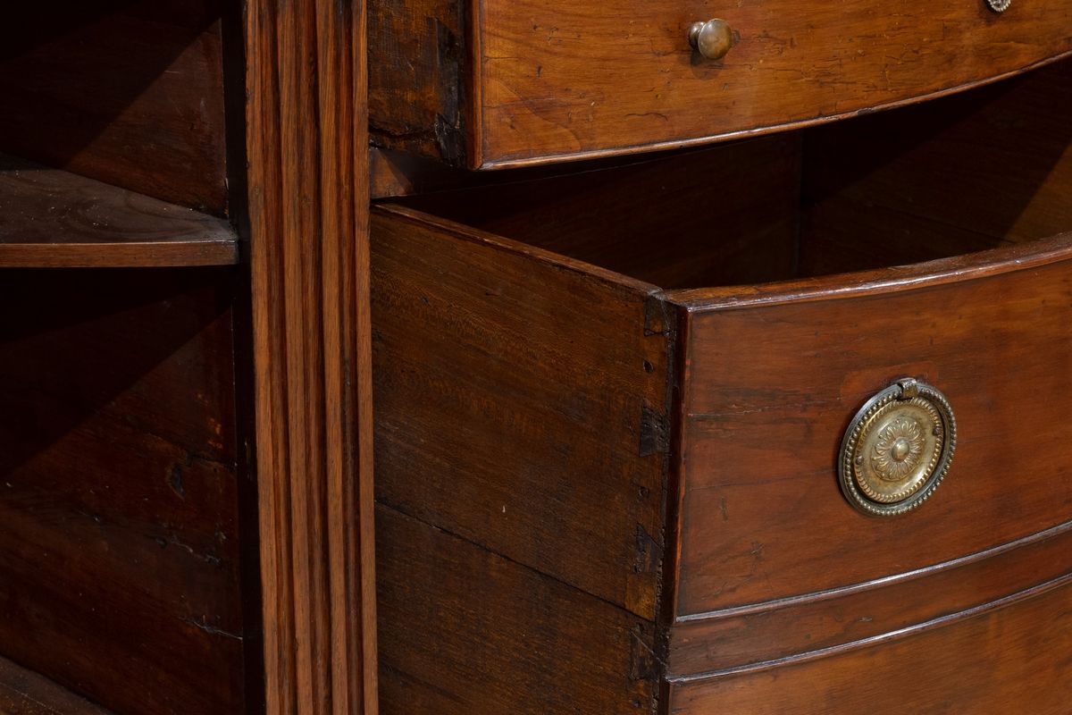 Comò in Legno a Demi-lune, Secolo XVIII