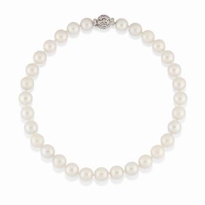 A 18K white gold, cultured australian pearl and diamond necklace, Pennisi, Milano box