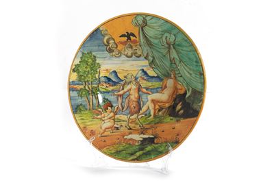 Piatto Istoriato in Maiolica Policroma Raffigurante Venere, Satiro e Cupido