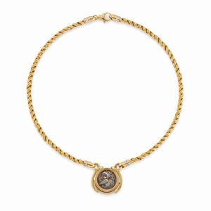 A 18K yellow gold and coin necklace