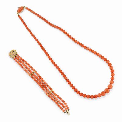 Collana e bracciale in oro giallo 18K, corallo rosso-arancio e pietre preziose