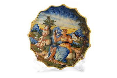 Piatto Istoriato in Maiolica Policroma con Figura Femminile Allegorica