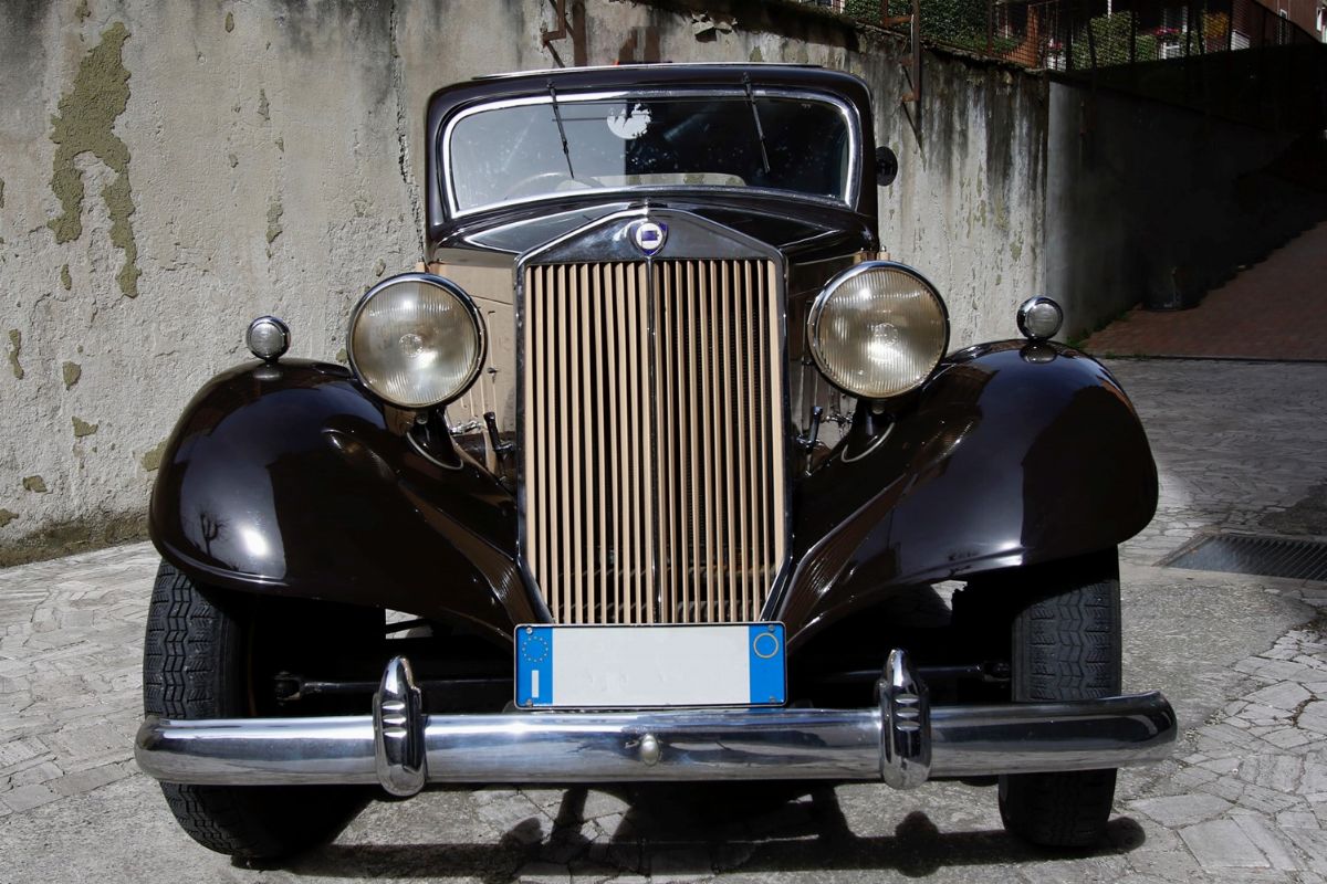 1934 Lancia Augusta Berlina (viotti)