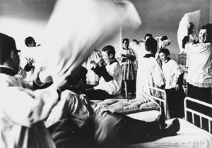 Io non ho mani che mi accarezzino il volto