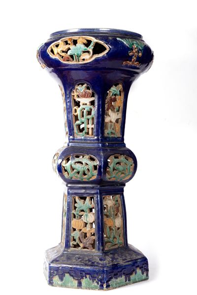 Grande base in ceramica policroma, Cina, XIX secolo