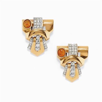 Coppia di Clip in Oro Bicolore 18k, Diamanti e Opali, 1940 Circa