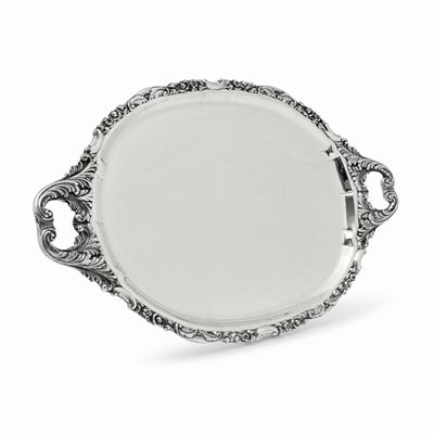 Grande vassoio in argento, Italia, XX secolo, ovale con manici decorati