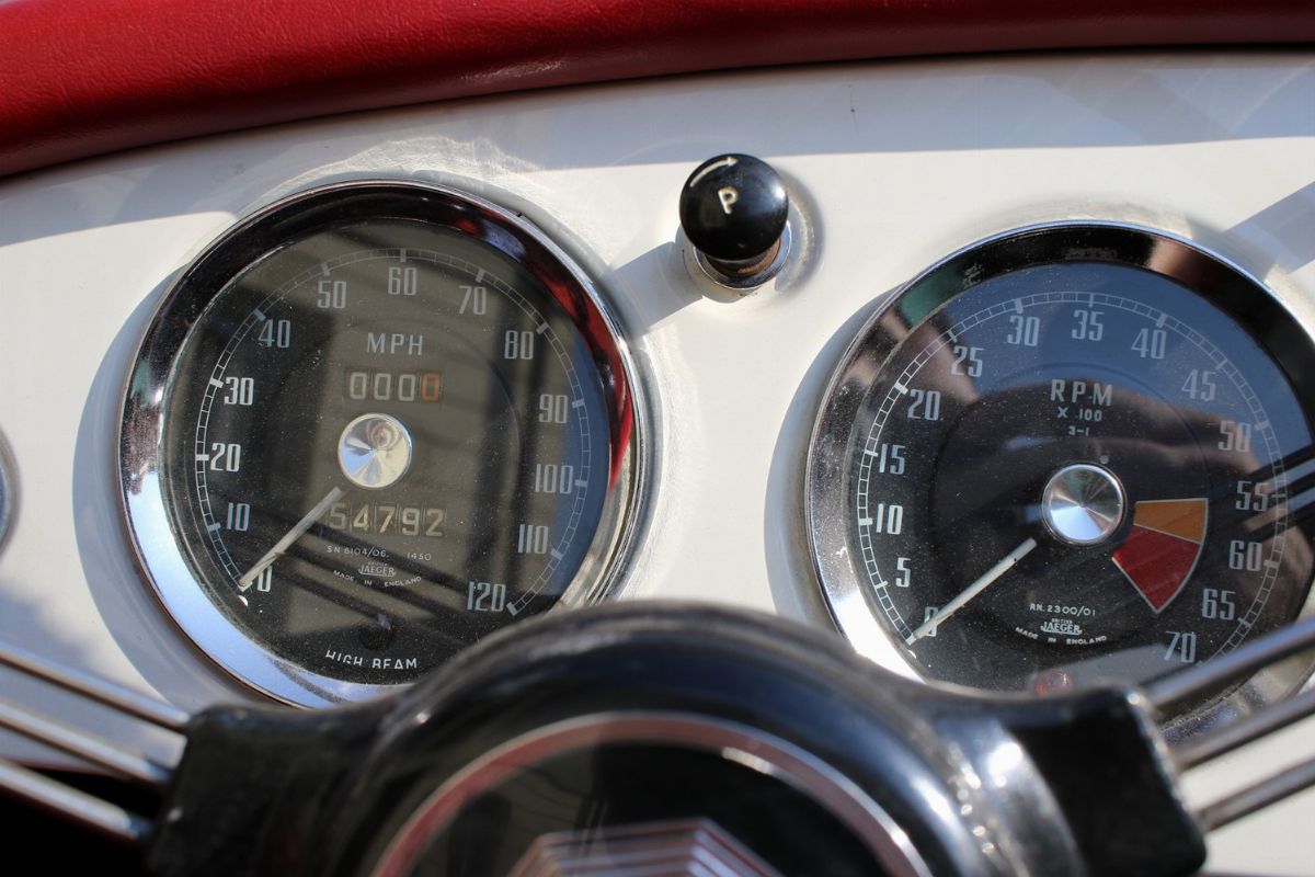 1957 Mga 1500 (mg)