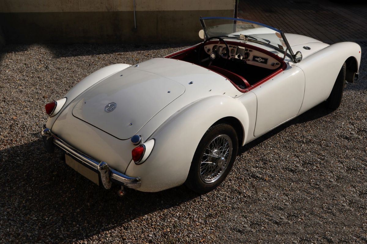 1957 Mga 1500 (mg)