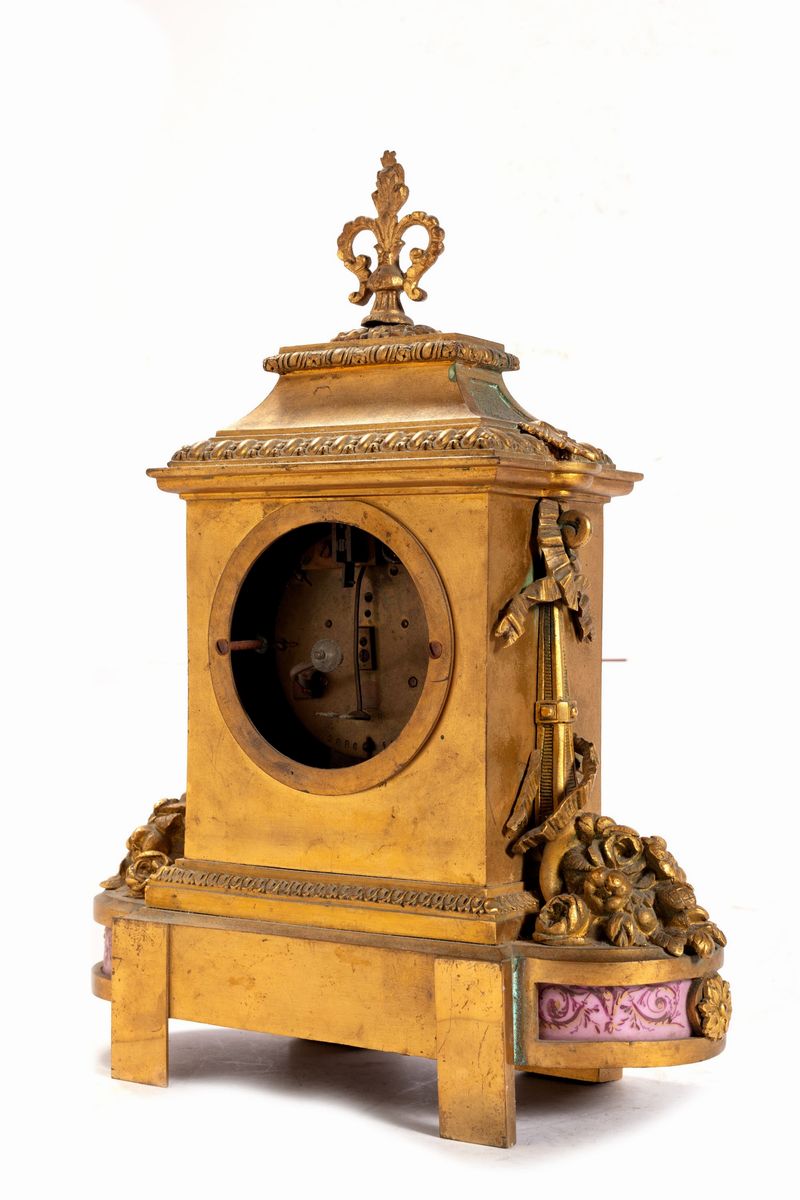 Pendola in Bronzo Dorato e Porcellana Policroma, Secolo XIX