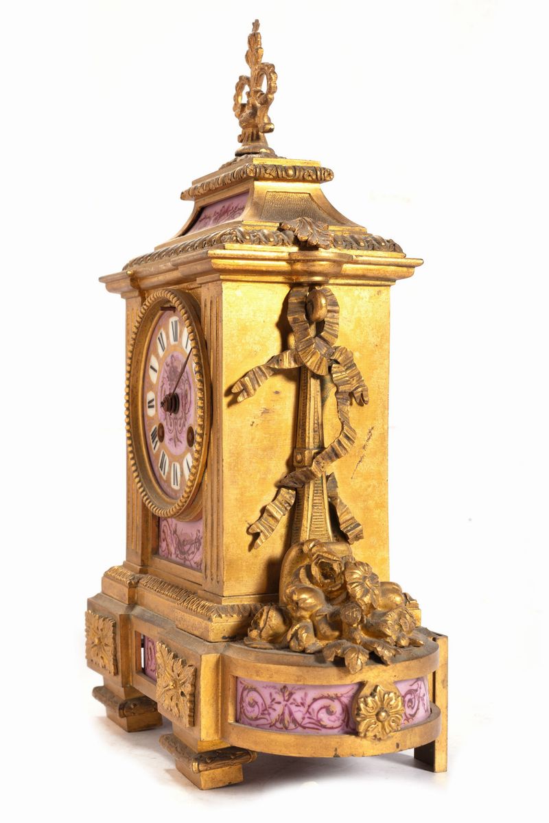 Pendola in Bronzo Dorato e Porcellana Policroma, Secolo XIX