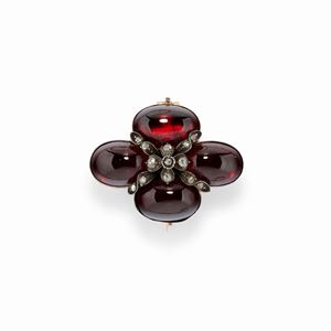  - A 18k yellow gold, garnet and diamond brooch, 19th Century