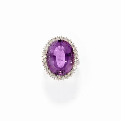 Anello in oro bianco 18k con ametista e diamanti