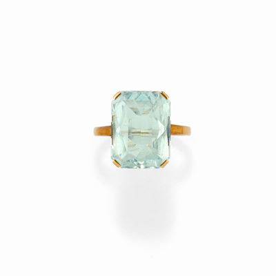 Anello in oro giallo 18K con acquamarina taglio smeraldo di circa 7,00 ct