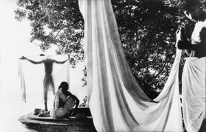 Riboud Marc - After bathing in the Ganges, Varanasi, Bénarès, India