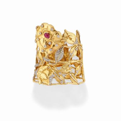 Bracciale in oro bicolore 18k con diamanti e rubino, circa 1960