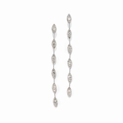 Orecchini pendenti in oro bianco 18k con diamanti taglio brillante