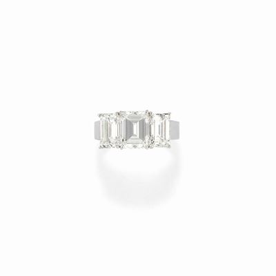 Anello in platino con diamanti rettangolari, ct 1,99, 1,27 e 1,30