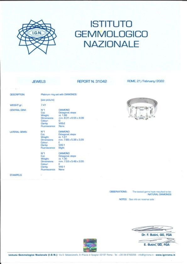 Anello in platino con diamanti rettangolari, ct 1,99, 1,27 e 1,30