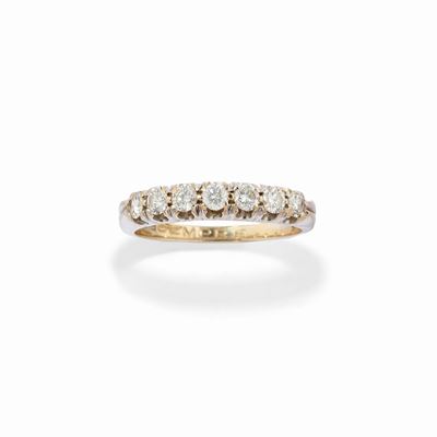 Anello in oro bianco 18k con sette diamanti taglio brillante
