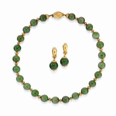 Demi parure in metallo dorato, oro giallo 18k e giada nefrite, composta da collana e orecchini pe...