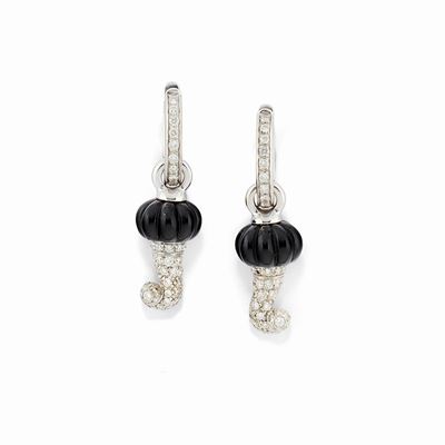 Orecchini in oro bianco 18k con onice e diamanti, collezione "Et Voilà"