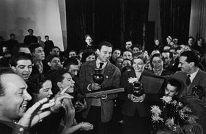 Khaldey Jewgeni - Yves Montand and Simone Signoret visit Moscow