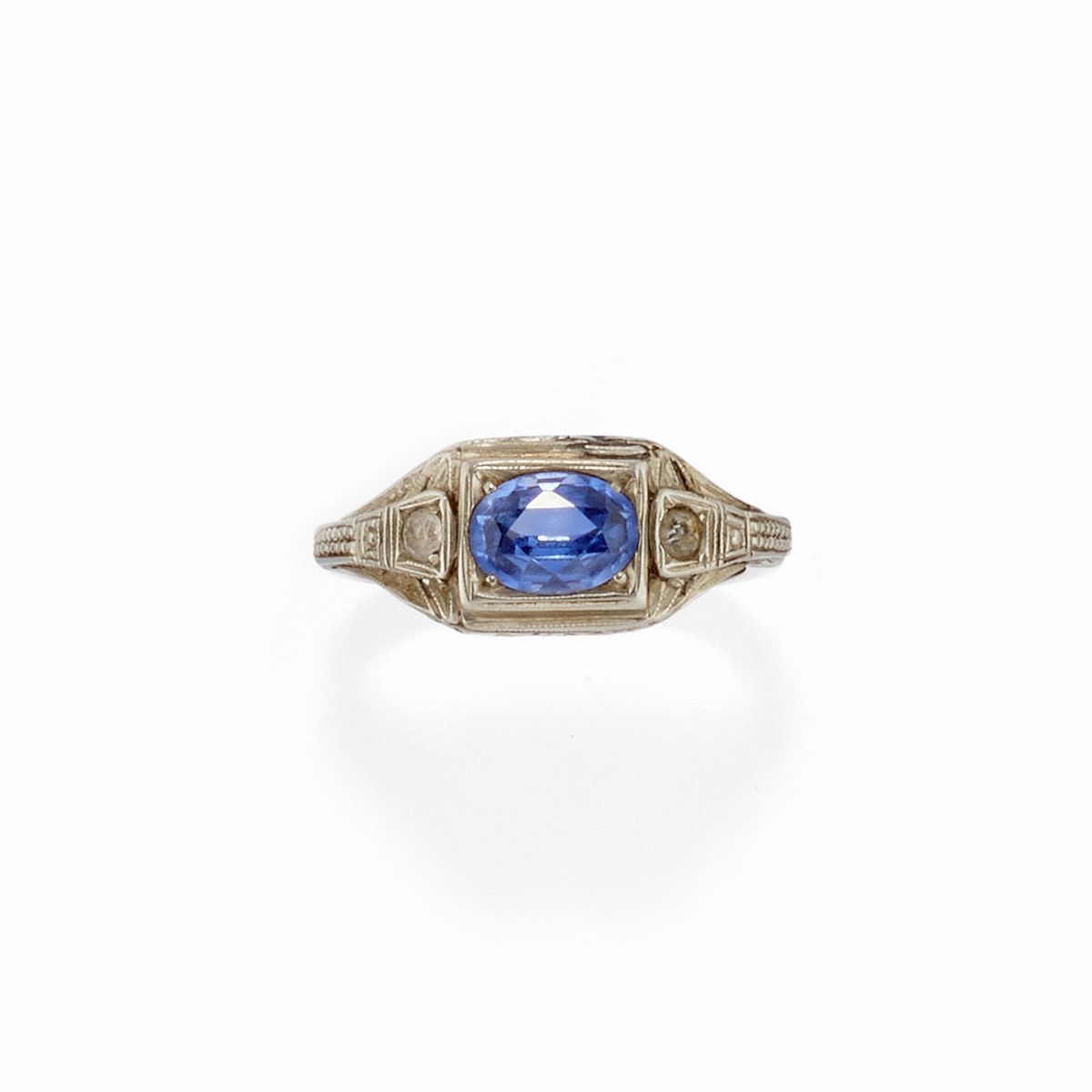 Due anelli in platino con pietre sintetiche blu e incolori, circa 1930