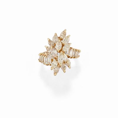 Anello in oro giallo 14k con diamanti taglio baguette e navette