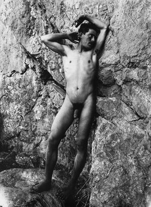 von Gloeden Wilhelm - Giovane siciliano tra le rocce