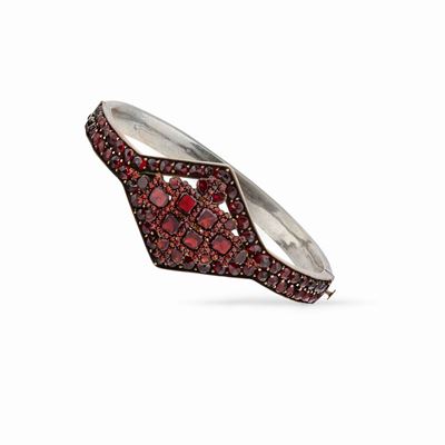 Bracciale rigido in metallo decorato con pietre rosse