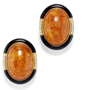 Paio di orecchini in oro, ambra e onice