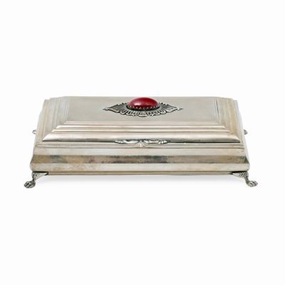 Scatola portagioie in argento con pietra rossa cabochon