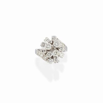 Anello in oro bianco 18K con motivi floreali in diamanti
