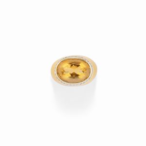  - Anello in oro giallo 18K, quarzo citrino e diamanti
