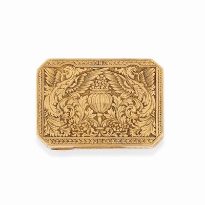 Scatola in oro giallo 18k con incisioni floreali e dragoni