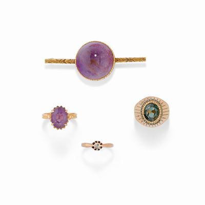 Set di gioielli: Tre anelli e spilla in oro giallo 18K con gemme
