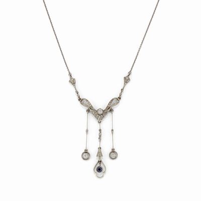Collana in platino, diamanti e zaffiri, inizio XX secolo