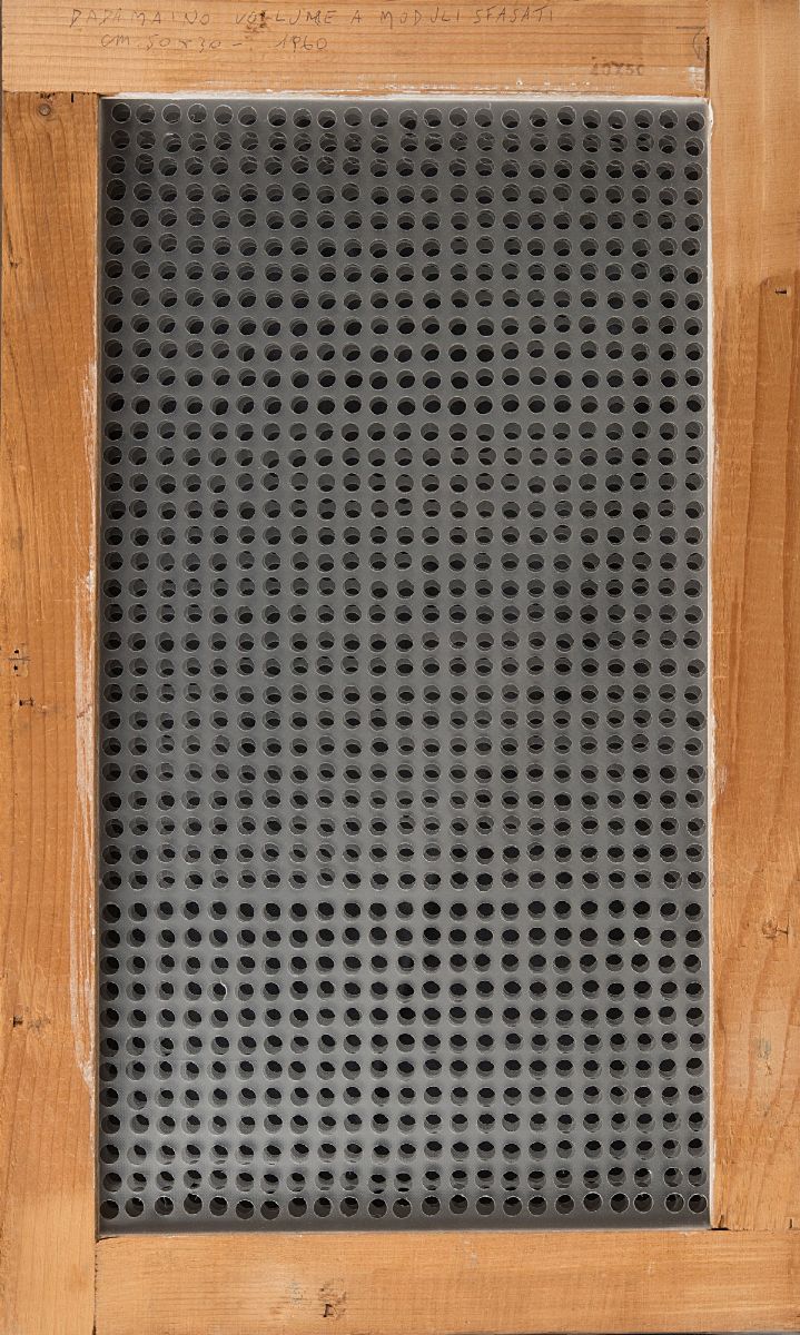 Dadamaino - Volume a moduli sfasati, plastica fustellata su doppio telaio, 1960