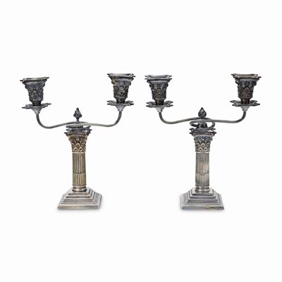 Coppia di candelabri in argento placcato a due fiamme